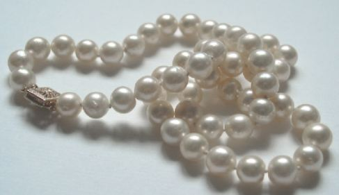 traditional-pearl-necklace.png